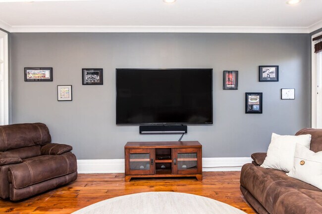 Foto del edificio - 215 W 9th St