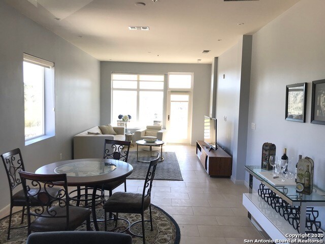 Building Photo - 17902 La Cantera Pkwy