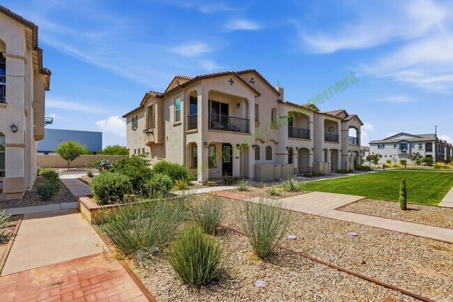 Foto del edificio - Fully-Furnished End Unit Gilbert Home in Warner Meadow Community