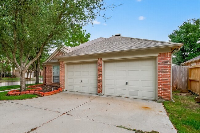 Foto del edificio - 17603 Burkhart Ridge Dr