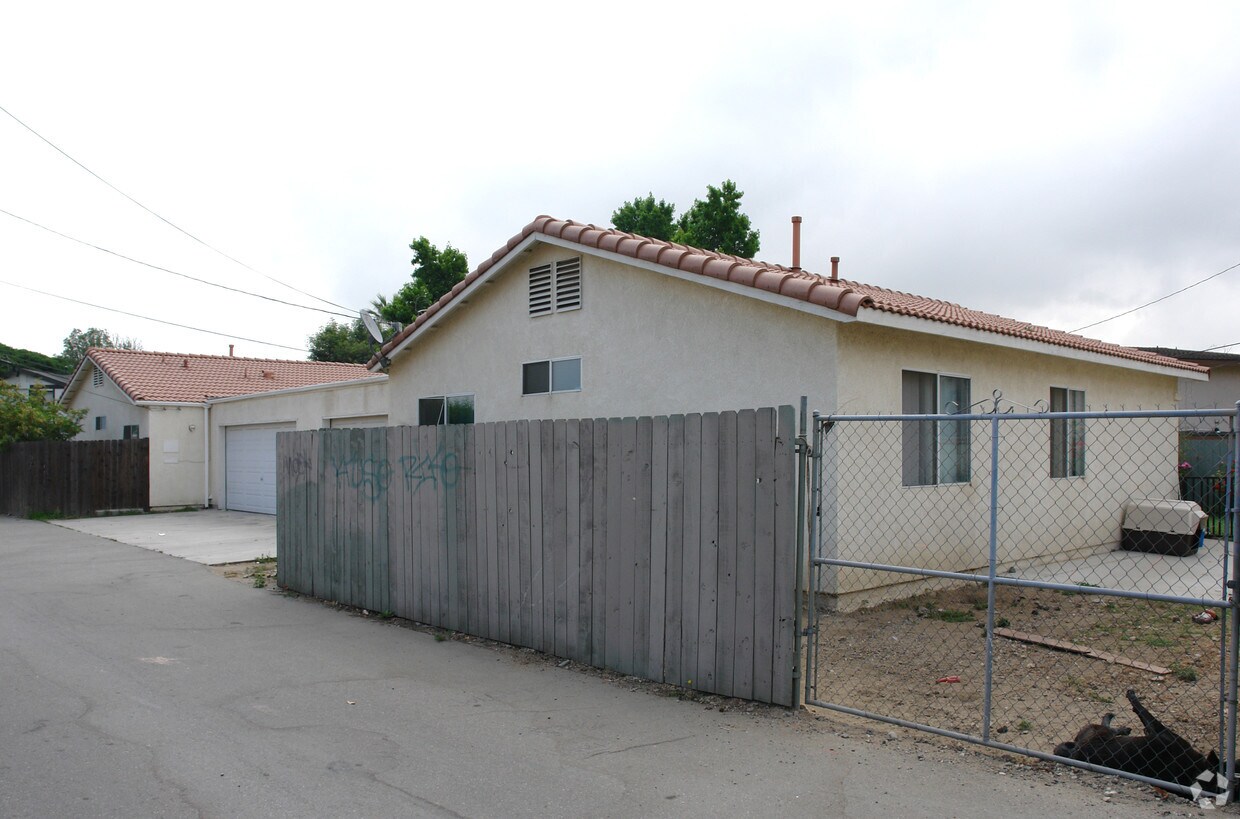 Building Photo - 1359 N Parkside Dr
