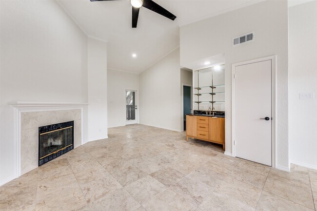 Building Photo - 401 Pebble Way