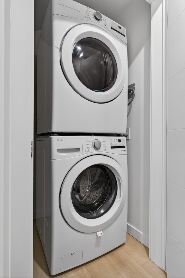 Photo du bâtiment - 12847 103 St NW