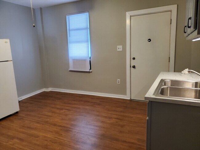 Cocina y comedor - 216 1st St