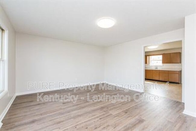 Building Photo - 310 Pigeon Ct