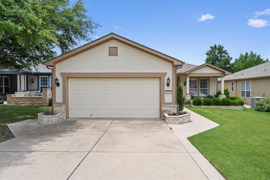 Foto principal - 714 Independence Creek Ln