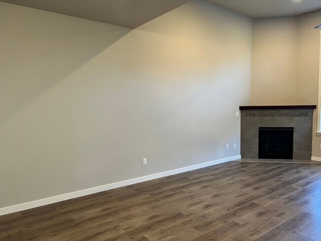 Building Photo - 3bed/2.5bath with Lofted Space at Harbor C...