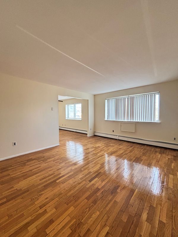 Foto del edificio - 2813 Gunther Ave