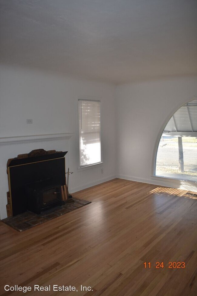 Building Photo - 3 br, 1 bath House - 2606 N Center St.