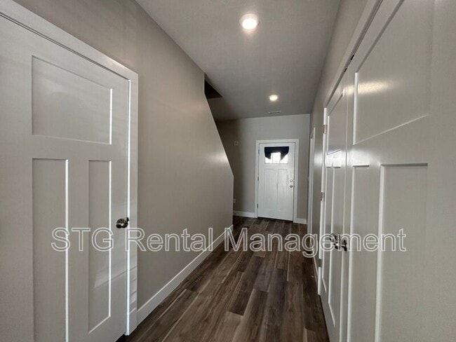 Building Photo - 1509 W Topaz Dr