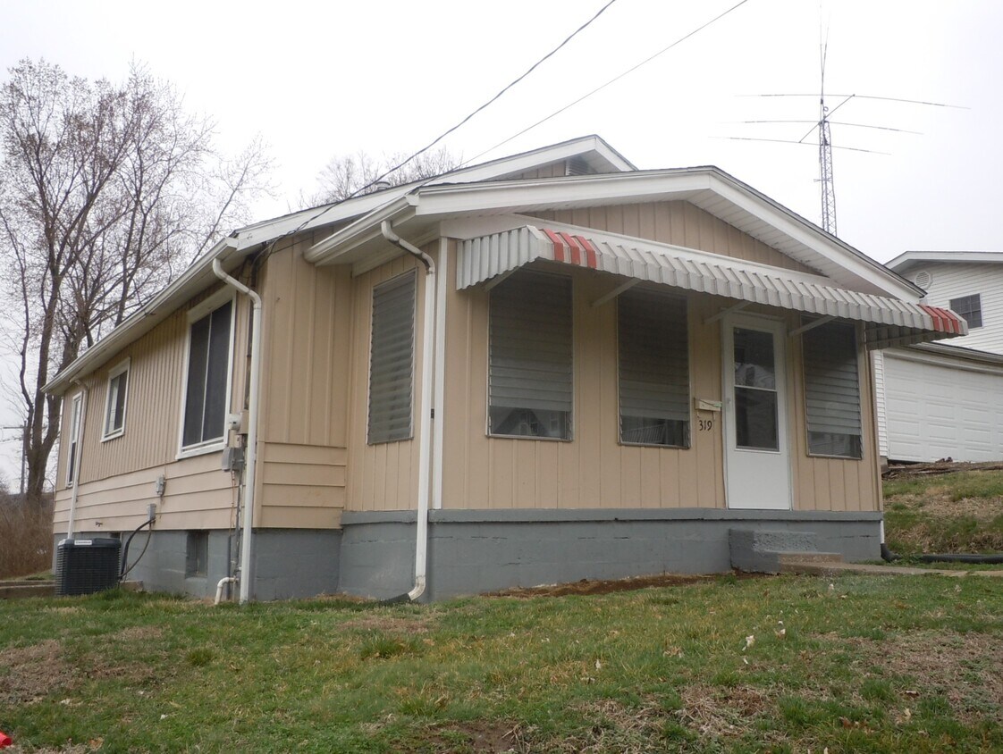 Primary Photo - 319 Pine St