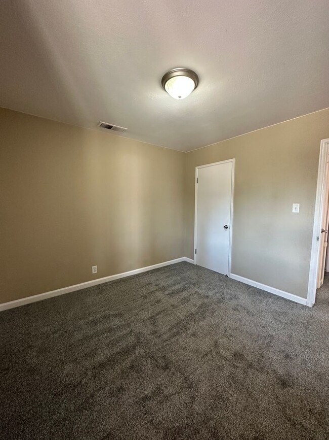 Foto del edificio - Eastside Corner Lot Tulare home coming soon!