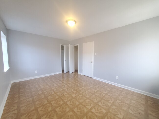 Building Photo - 702 Sanford Ave