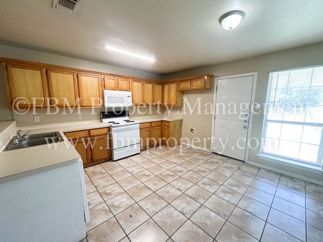 Foto del edificio - 325-327 Lois St