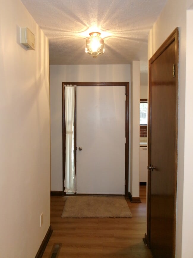 Building Photo - 23320 Red Oak Ct
