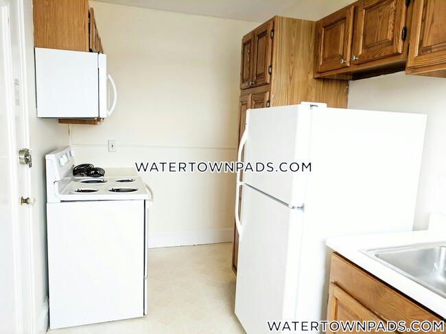 Building Photo - 550 Belmont St