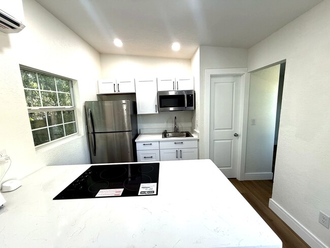 Building Photo - 119 W 26th Ave