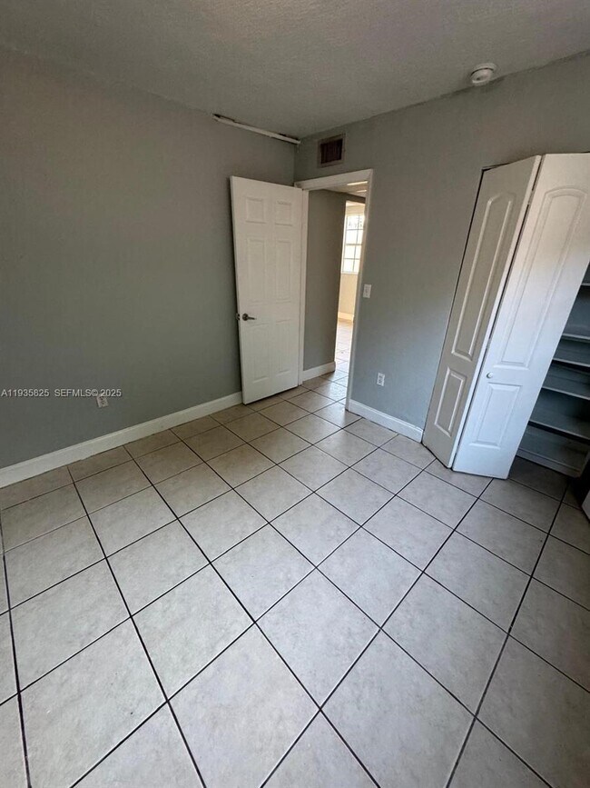 Foto del edificio - 652 NW 3rd St