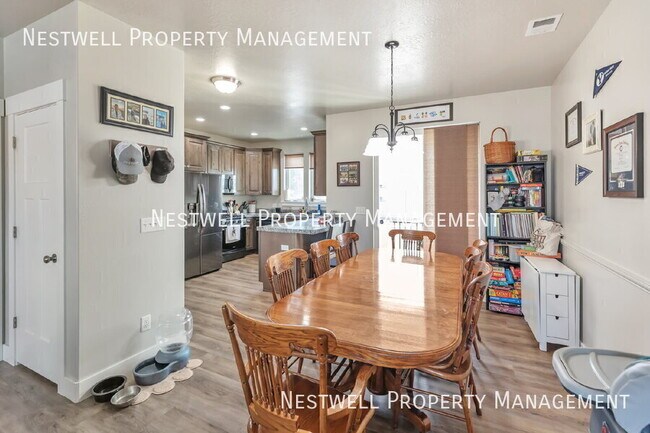 Building Photo - 2558 E High Ridge Dr