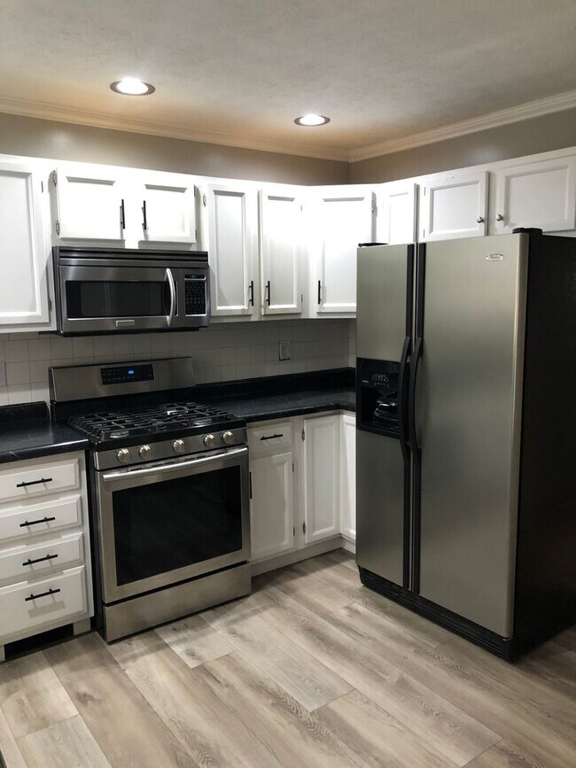 Foto del edificio - TWYCKENHAM ESTATES....3 Bedroom 2.5 Bath House