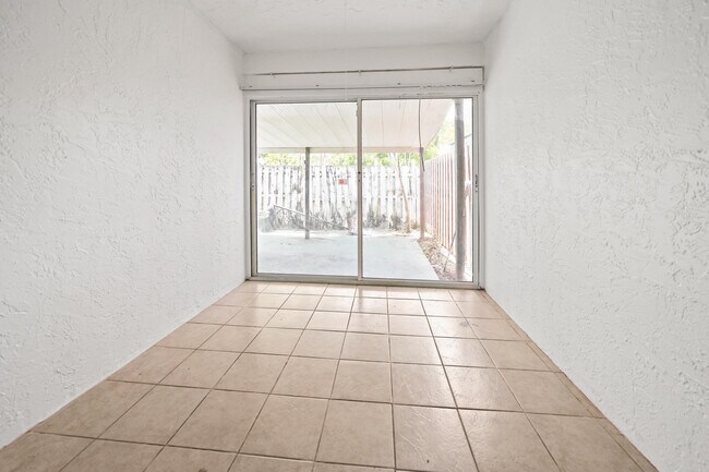 Foto del edificio - 5078 Ambler Ln