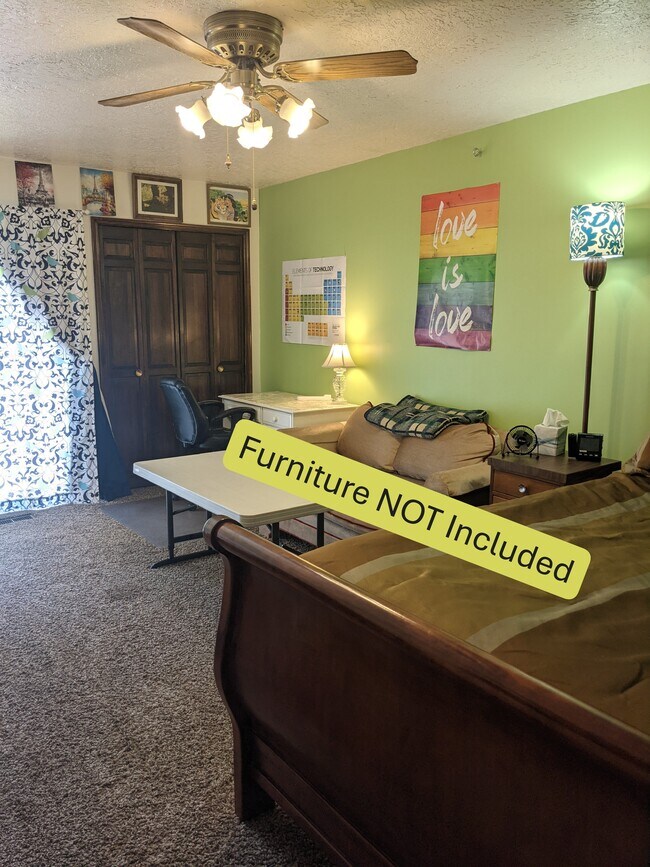 Building Photo - 4539 S 1800 W