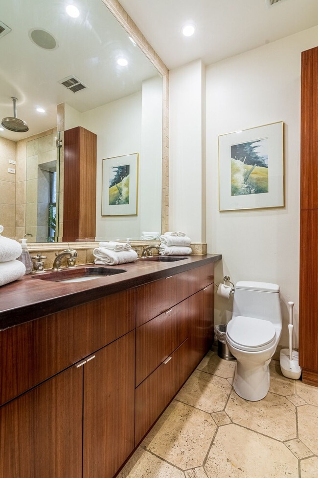 Building Photo - 2947 W Logan Blvd