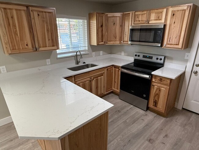 Olympus Cove Five Bedroom Rambler; Amazing... - Olympus Cove Five Bedroom Rambler; Amazing... House
