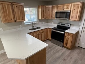 Building Photo - 3554 Eastcliff Dr