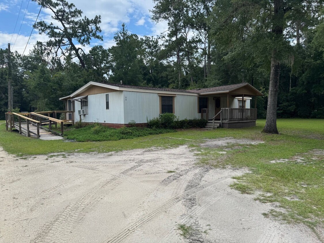 Foto principal - Double Wide on 1 Acre in Crawfordville