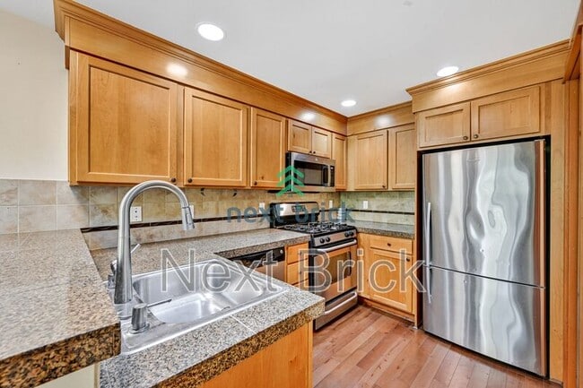 Foto del edificio - 5204 Delridge Wy SW