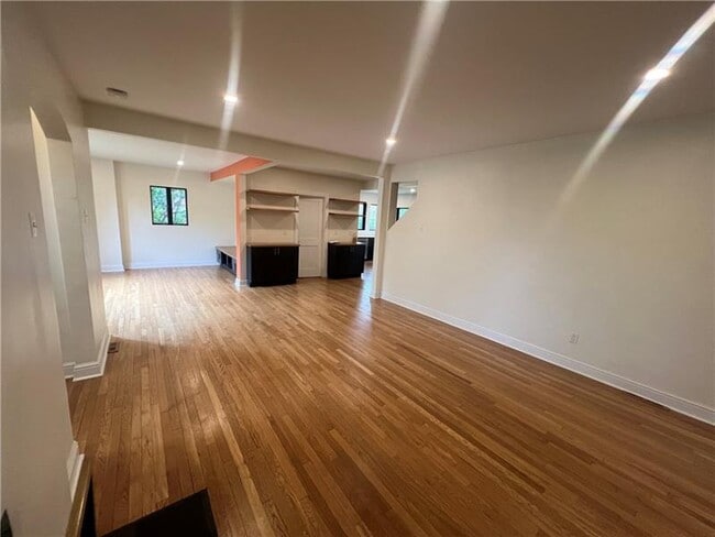 Building Photo - 127 Westland Dr
