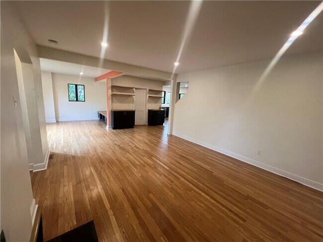 Foto del edificio - 127 Westland Dr