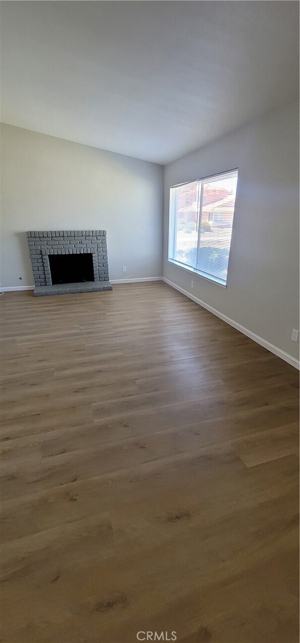 Foto del edificio - 2403 N Teakwood Ave