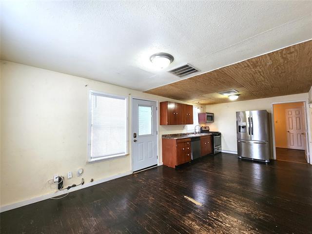 Building Photo - 620 Uland St