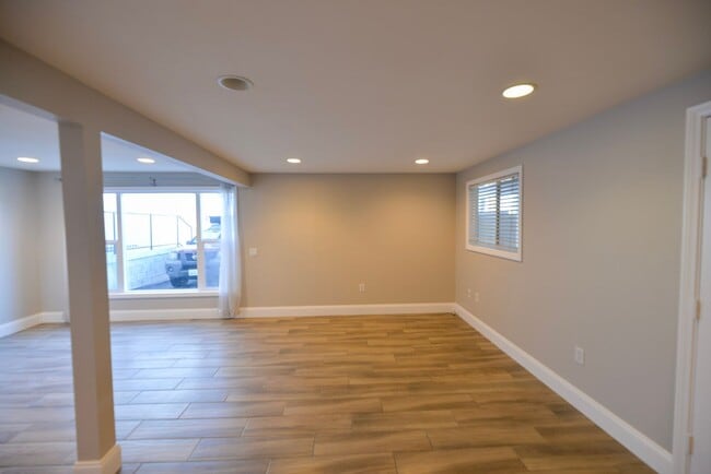 Building Photo - 1006 S El Camino Real