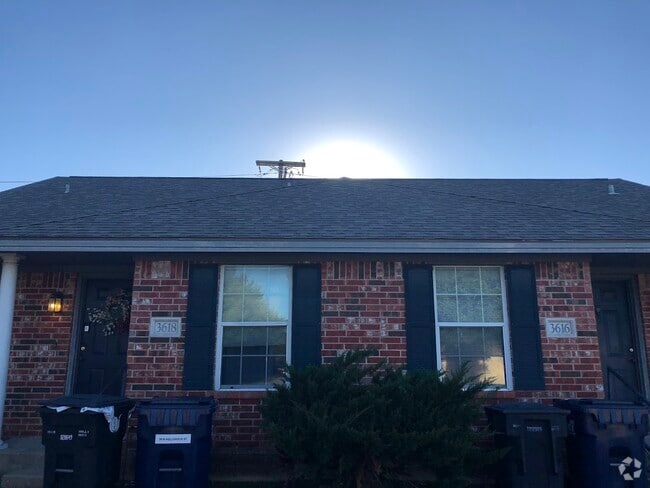 Building Photo - 3618 Hollyhock St