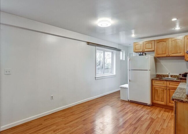 Building Photo - Spacious In-Law Apartment with Deck and Views
