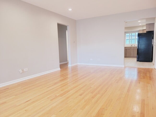 Building Photo - 112 W Burlington Ave