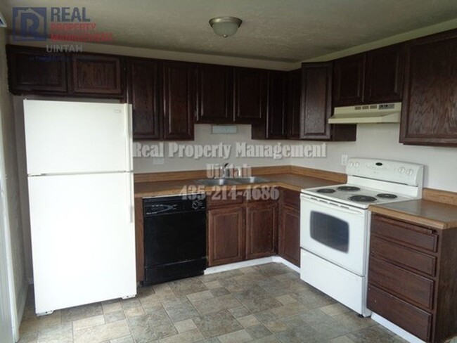 Foto del edificio - Great 3 Bedroom, 1 Bath Duplex