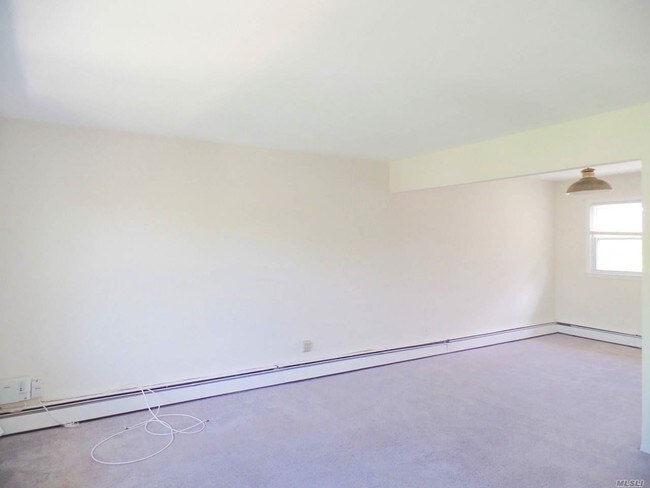 Building Photo - 58 W Mineola Ave