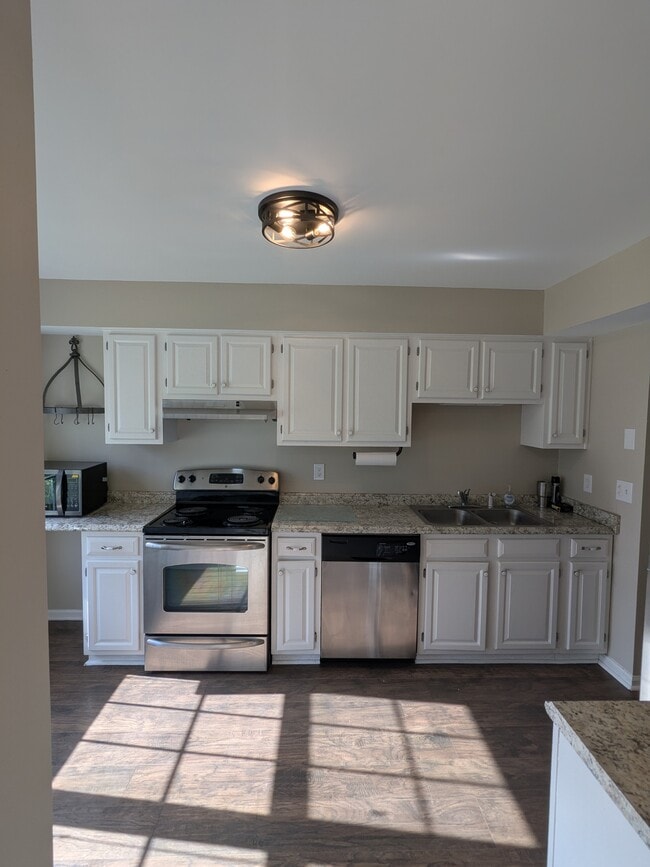 Building Photo - 105 Heather Way