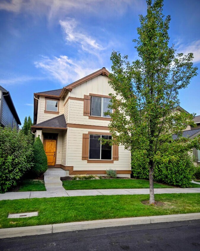 Foto principal - 20758 NE Sierra Dr