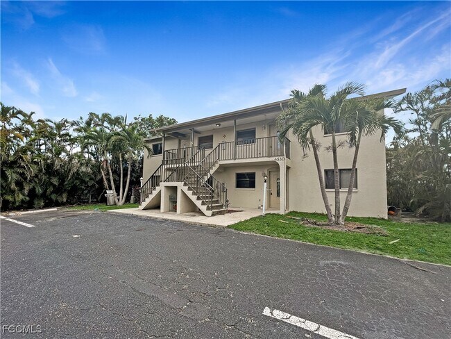 Foto del edificio - 4530 SW 10th Ave