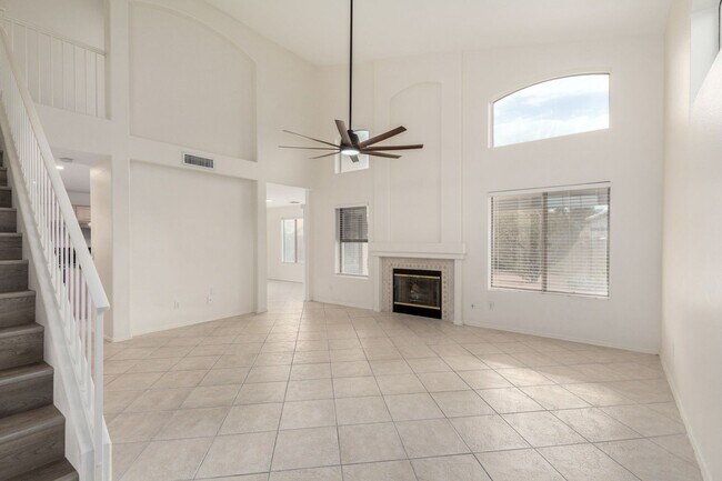 Building Photo - 3 Bedroom / 2.5 bath CORNER Lot in Ahwatukee