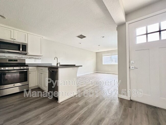 Photo - 1257 E 5600 S House