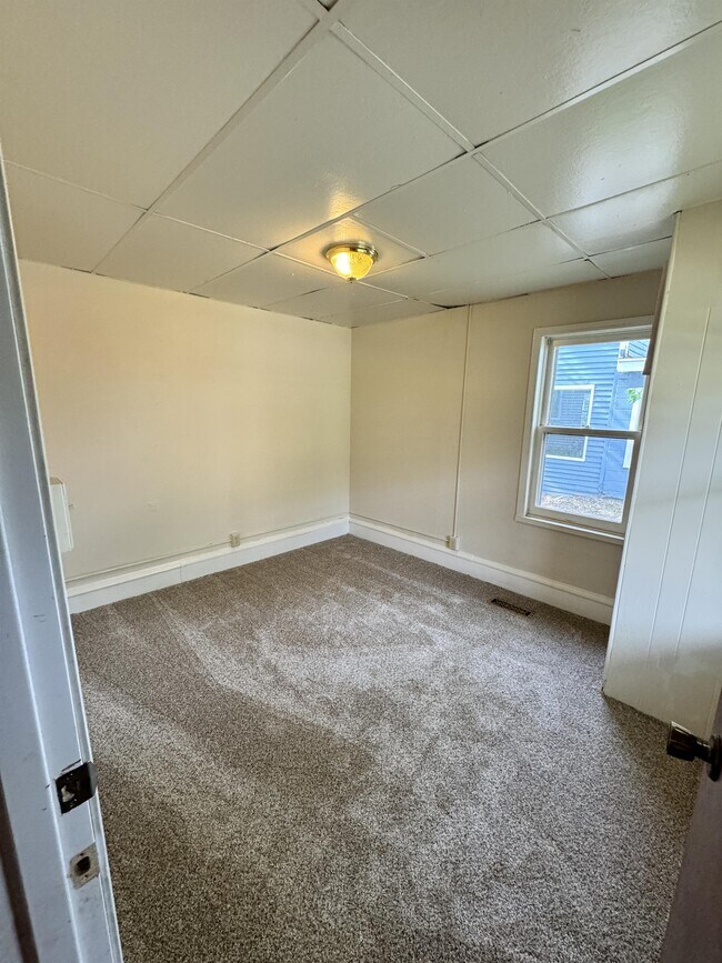 Foto del edificio - 611 Irvine Ave NW
