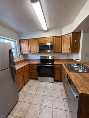 Photo - Beautiful 2-Bedroom Townhome in Aurora – Available November 10th!