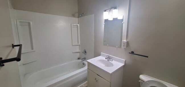 Building Photo - 527 Tedesco St