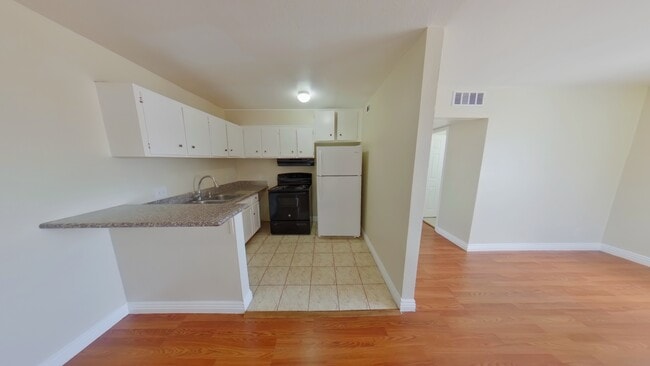 Foto del edificio - 512 North Cir